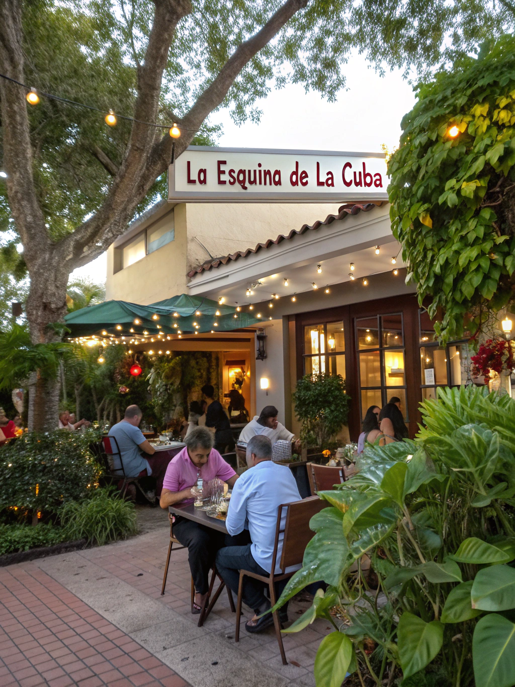 Miracle Mile shopping and dining district in Coral Gables